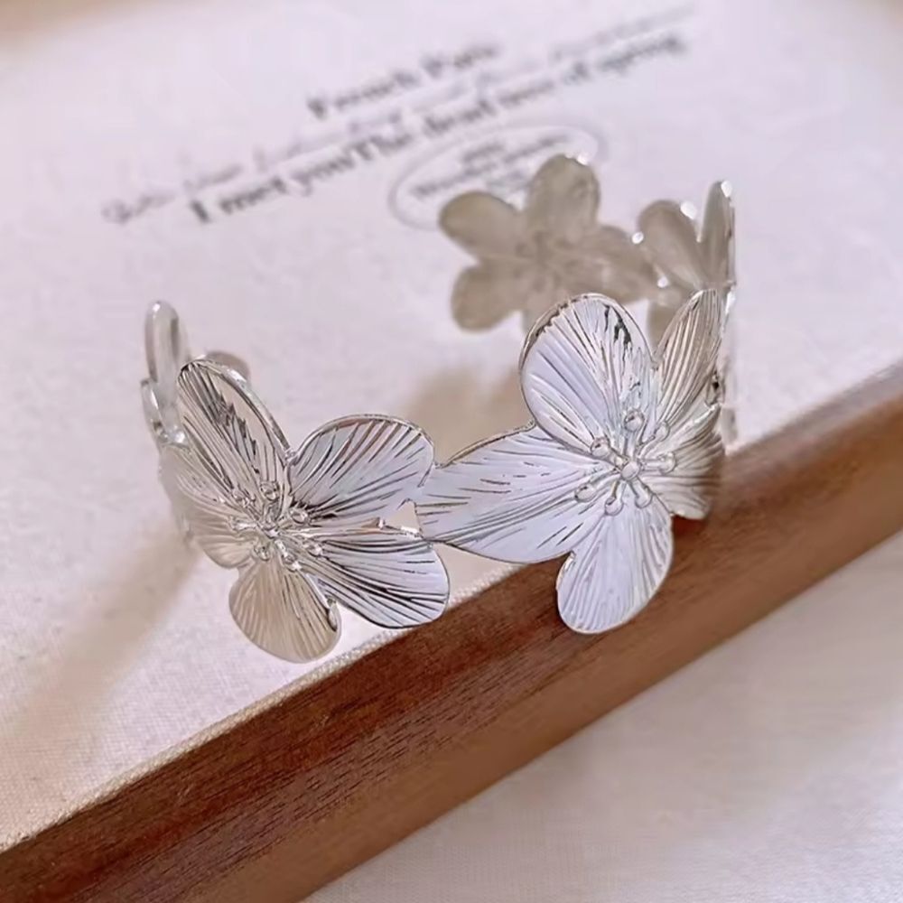 Brand New Silver Tone Flower Wristband Bangle Bracelet